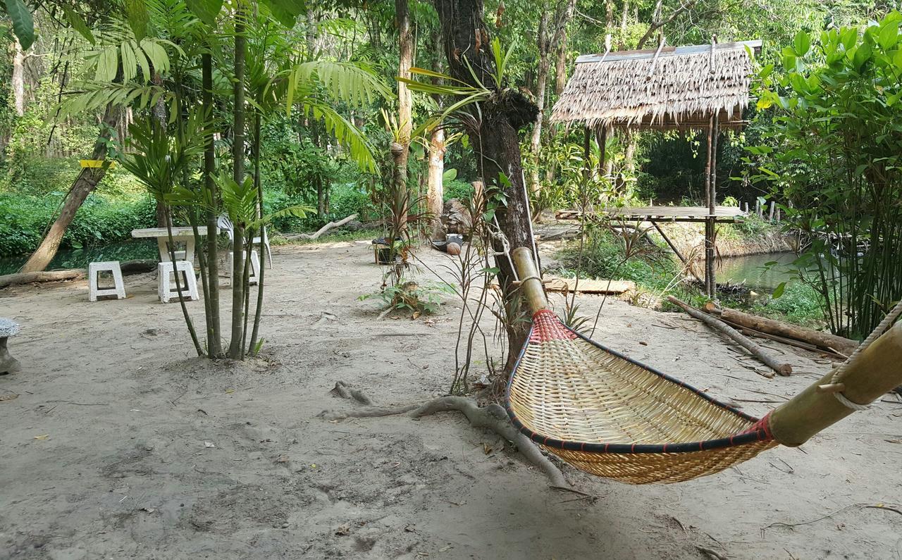 Hug Rimtharn Hotel Ban Khao Klom ภายนอก รูปภาพ