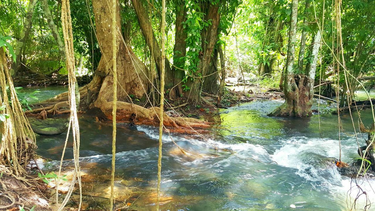 Hug Rimtharn Hotel Ban Khao Klom ภายนอก รูปภาพ