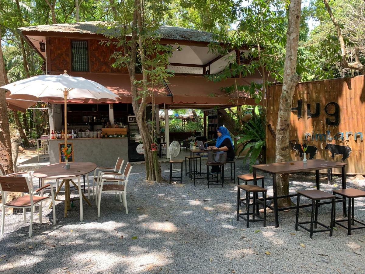 Hug Rimtharn Hotel Ban Khao Klom ภายนอก รูปภาพ