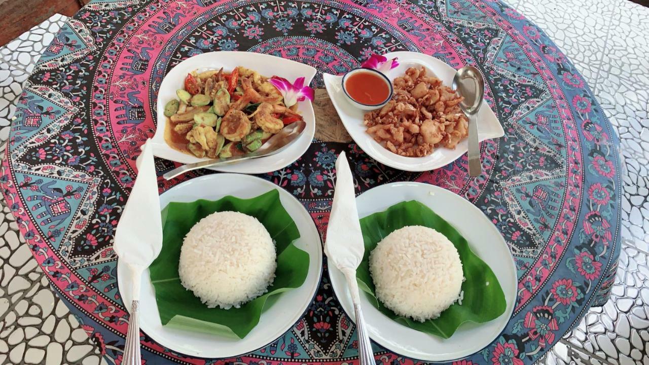 Hug Rimtharn Hotel Ban Khao Klom ภายนอก รูปภาพ