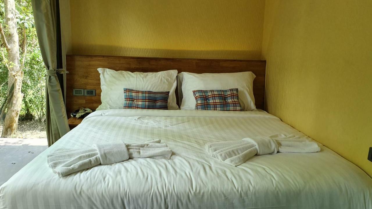 Hug Rimtharn Hotel Ban Khao Klom ภายนอก รูปภาพ